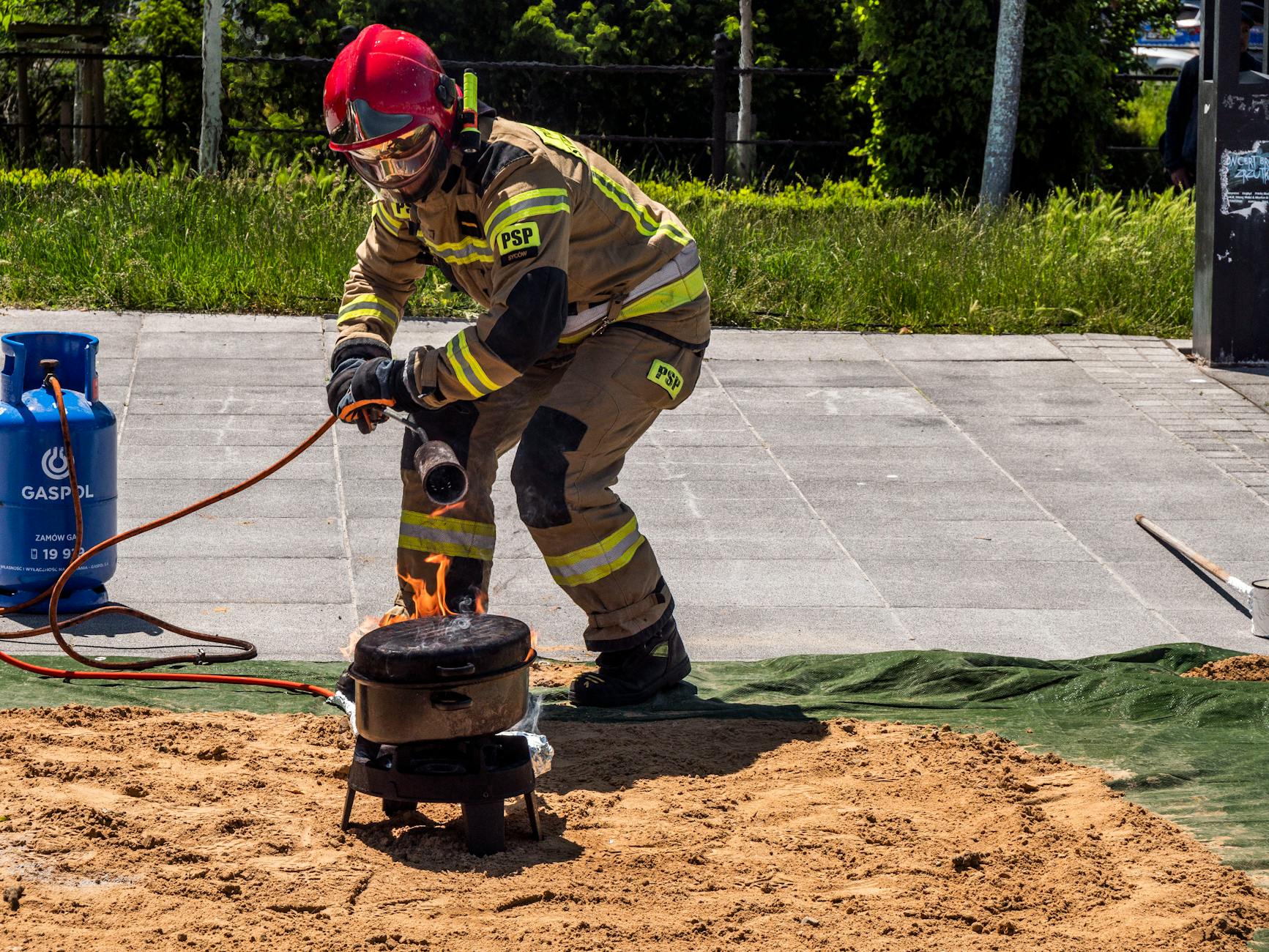 Infografika przedstawiająca inwestycje z Funduszy Europejskich w Koszalinie, podkreślająca kluczowe projekty i kwoty.